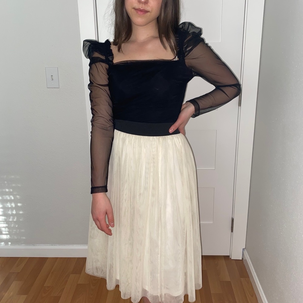Midi white skirt - Picture 2 of 5